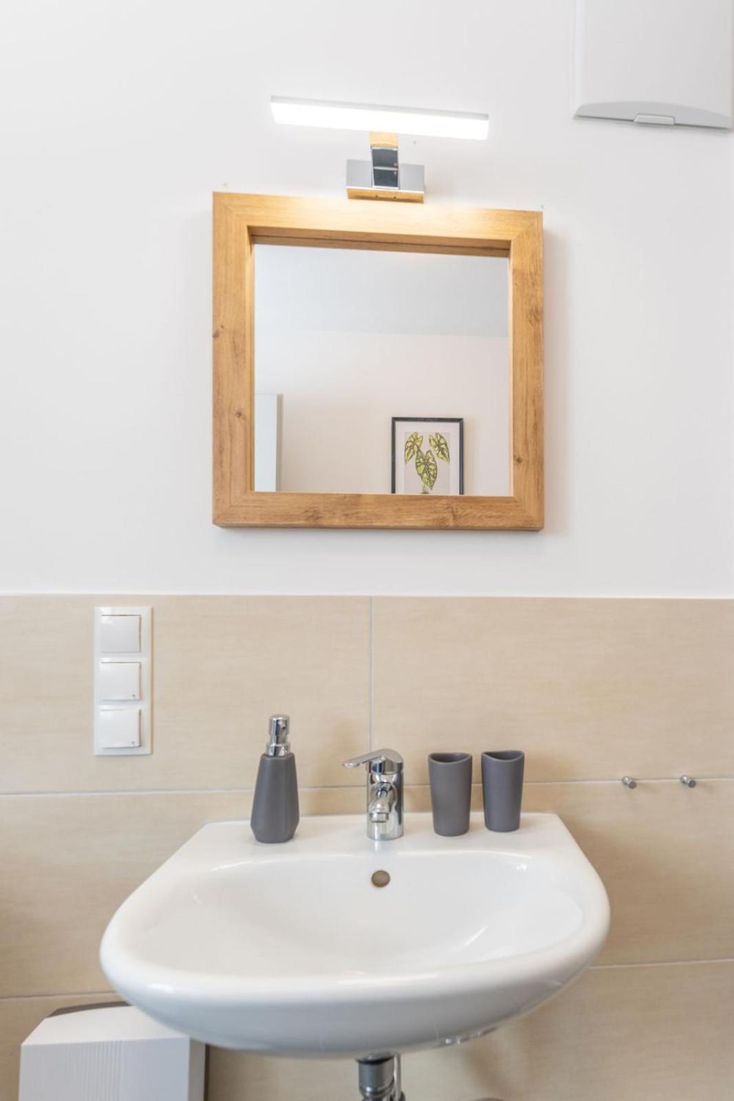 Modernes Apartment Mit Privatem Stellplatz Wenige Minuten Von Der Innenstadt & Mosel كوبلنس المظهر الخارجي الصورة